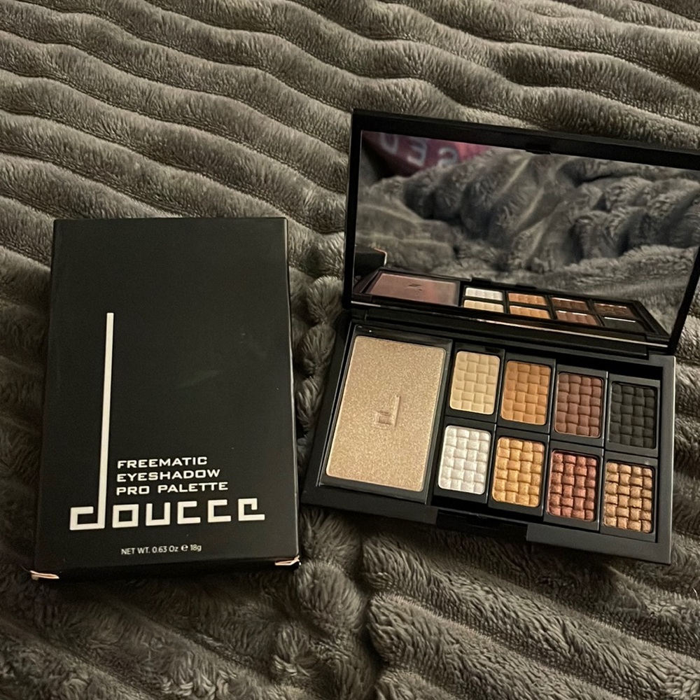 Doucce eyeshadow palette